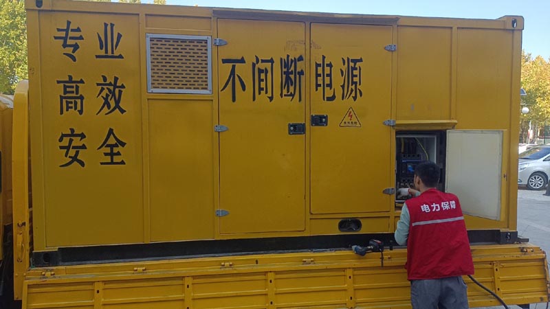 库尔勒柴油发电机组和UPS电源配合使用时，如何避免切换过程中的电力中断？